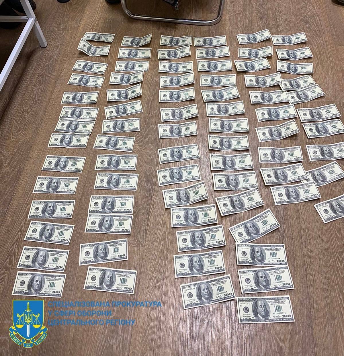 У Черкасах затримали члена ВЛК, який "продав" документи для ухилення від мобілізації за $7,7 тисяч