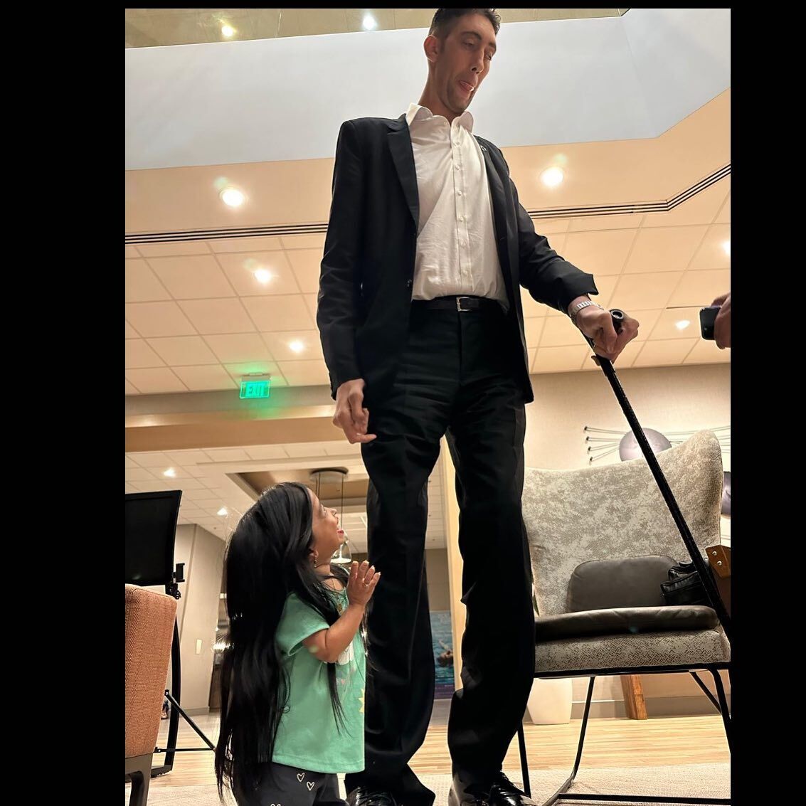 Найменша жінка у світі та найвищий чоловік зустрілися: 10 фото, які не залишать вас байдужими 
