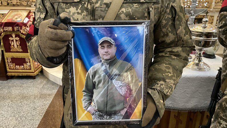 Отдал жизнь за Украину: в Полтаве попрощались с защитником, погибшим в боях у Славянска. Фото