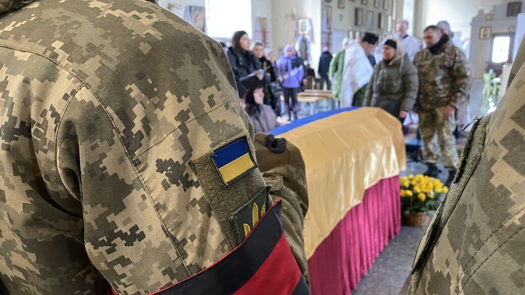 Отдал жизнь за Украину: в Полтаве попрощались с защитником, погибшим в боях у Славянска. Фото