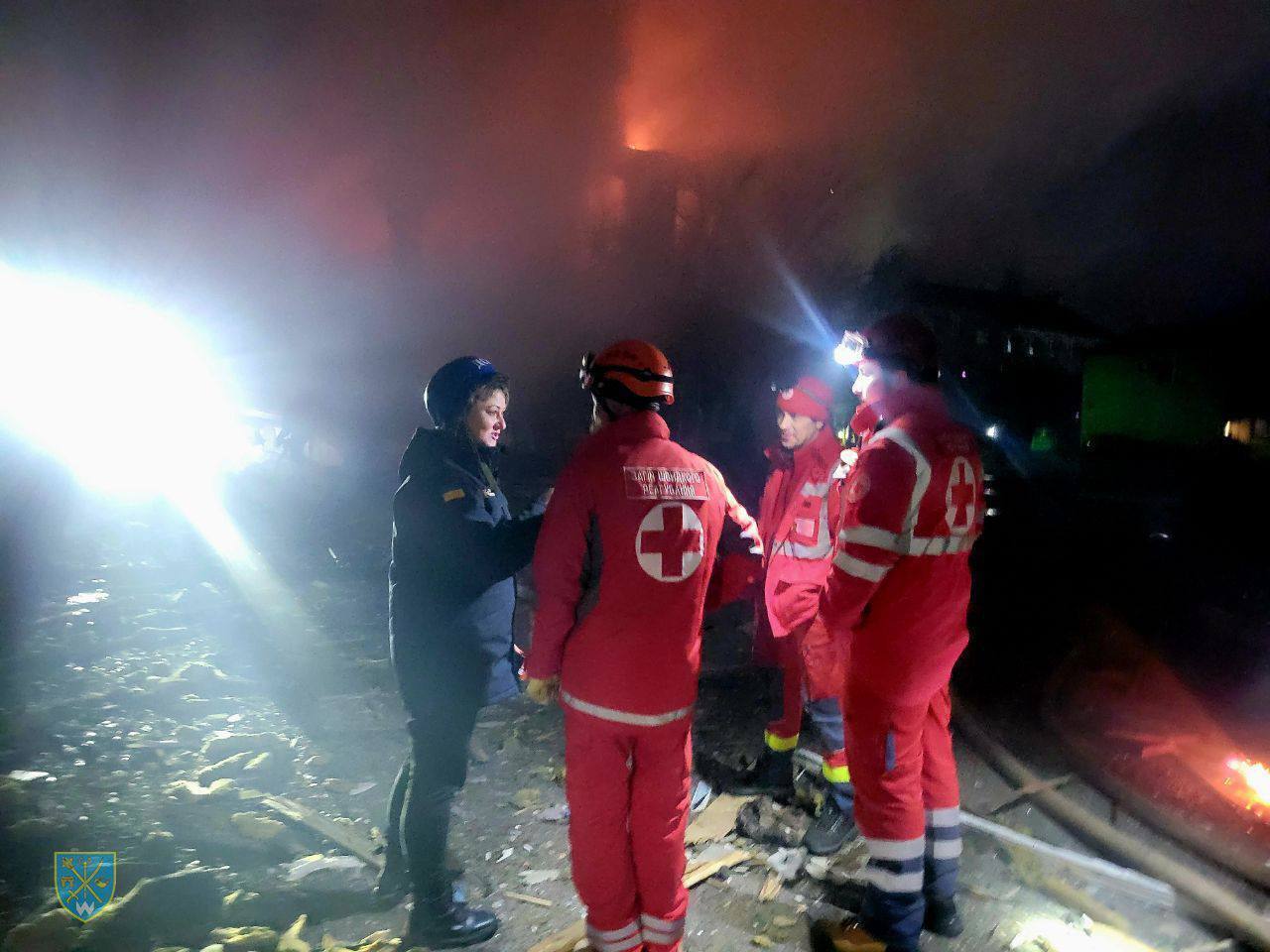В Одесі спалахнула пожежа через атаку БПЛА: є загиблі та руйнування. Фото й відео