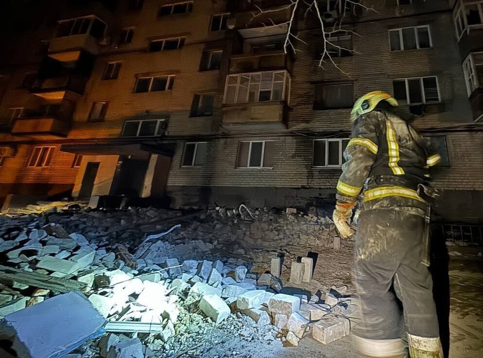 В Днепре войска РФ попали "Шахедом" по многоэтажке: двое гражданских погибли, в городе объявлен траур. Фото и видео
