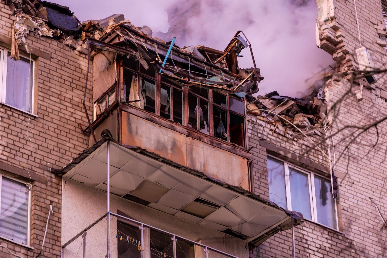 Остался жив, потому что не ночевал дома: житель Днепра, квартира которого была в эпицентре взрыва, рассказал о разрушениях. Фото