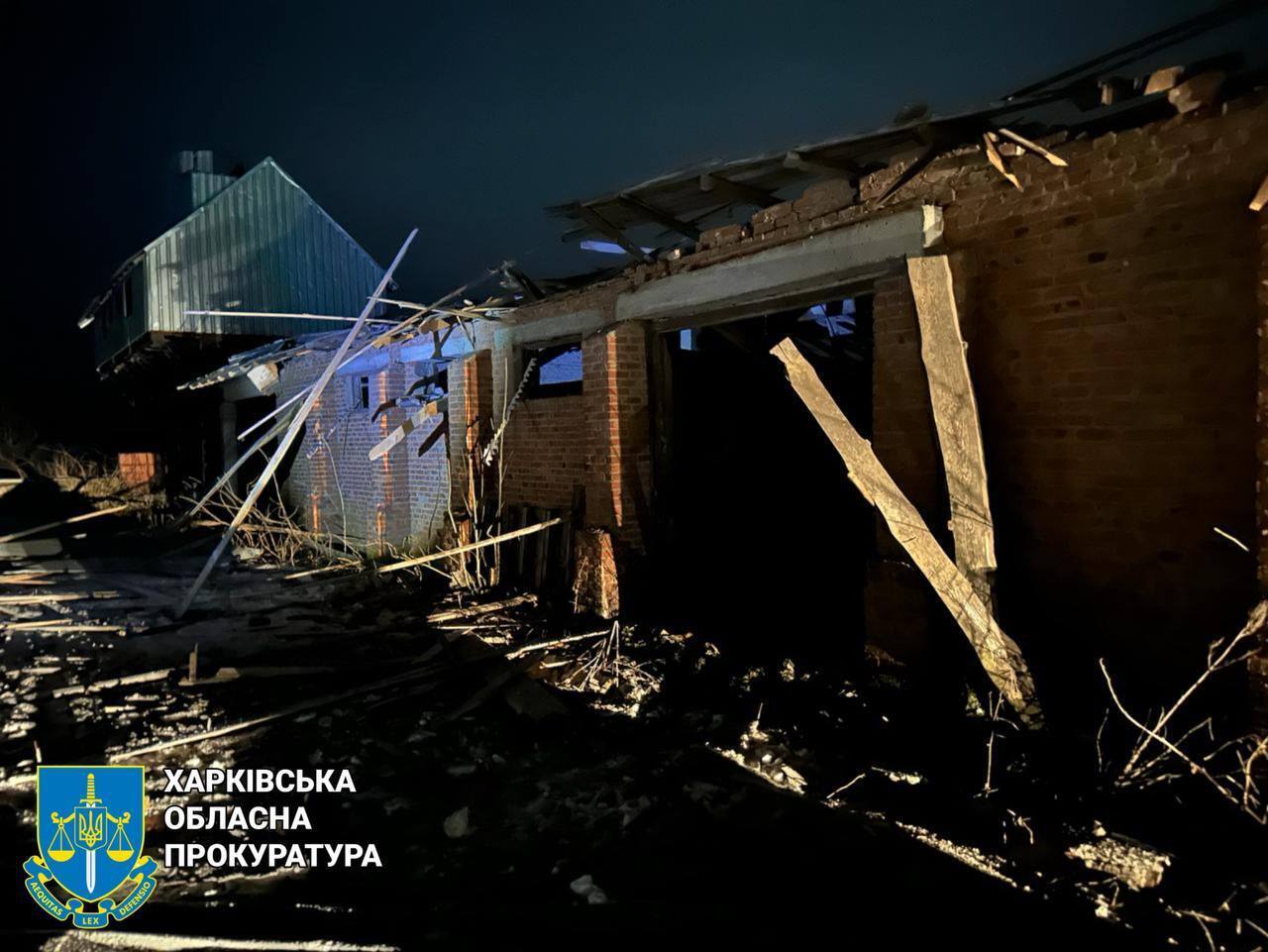 Окупанти вдарили дронами по агропідприємству на Харківщині: є руйнування, під завалами можуть бути тварини. Фото