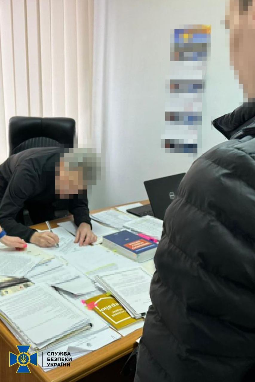 СБУ викрила чиновника Міноборони, який купив і "переписав" на цивільну дружину майна на 14 млн грн. Фото
