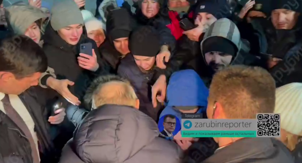 "Скоро будет как в КНДР": жители Чувашии с детьми пять часов на морозе ждали Путина, видео взбудоражило сеть