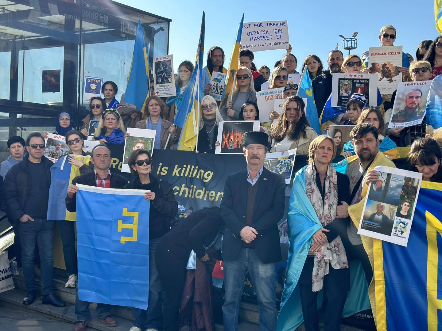"Война еще не завершена": украинцы во всем мире напомнили о важности продолжать поддерживать Украину. Фото и видео