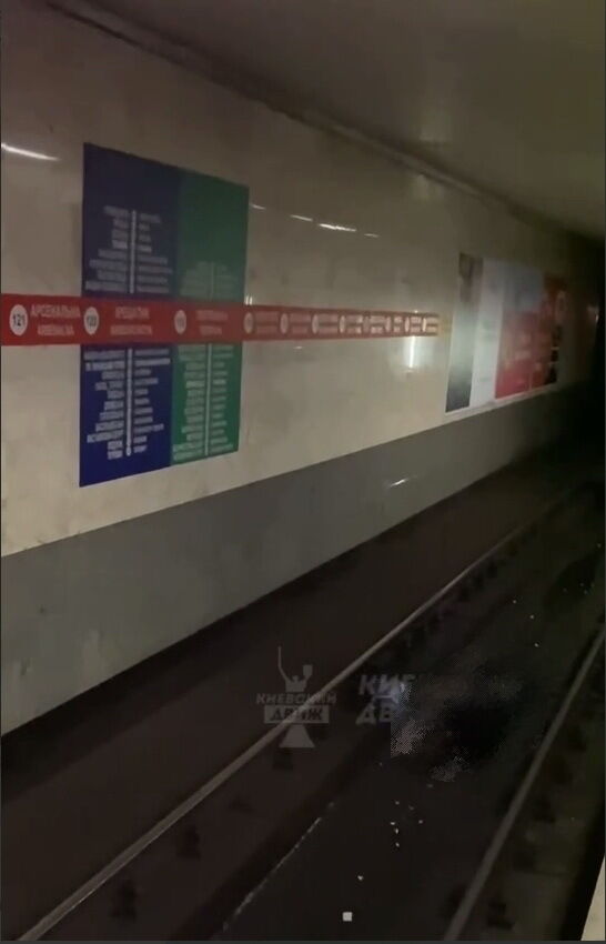 У Києві на станції метро "Академмістечко" пасажир впав на колію: відомо подробиці