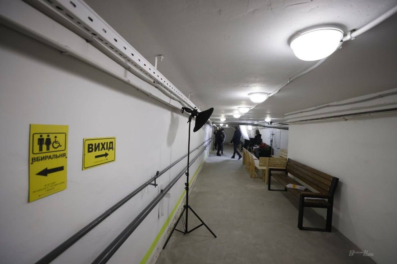 В Киеве в многоэтажке обустроили современное укрытие для людей с инвалидностью. Фото и подробности