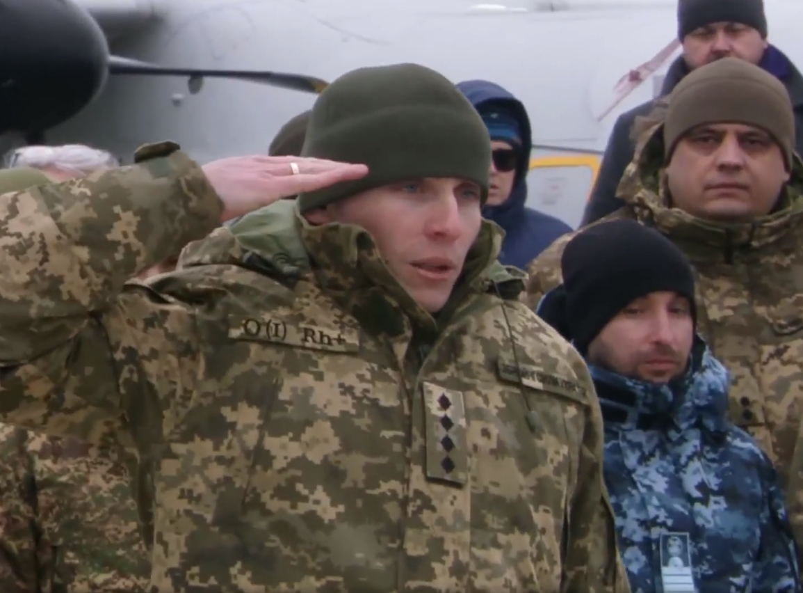 Зеленський у другу річницю повномасштабного вторгнення РФ вручив нагороди українським захисникам. Відео
