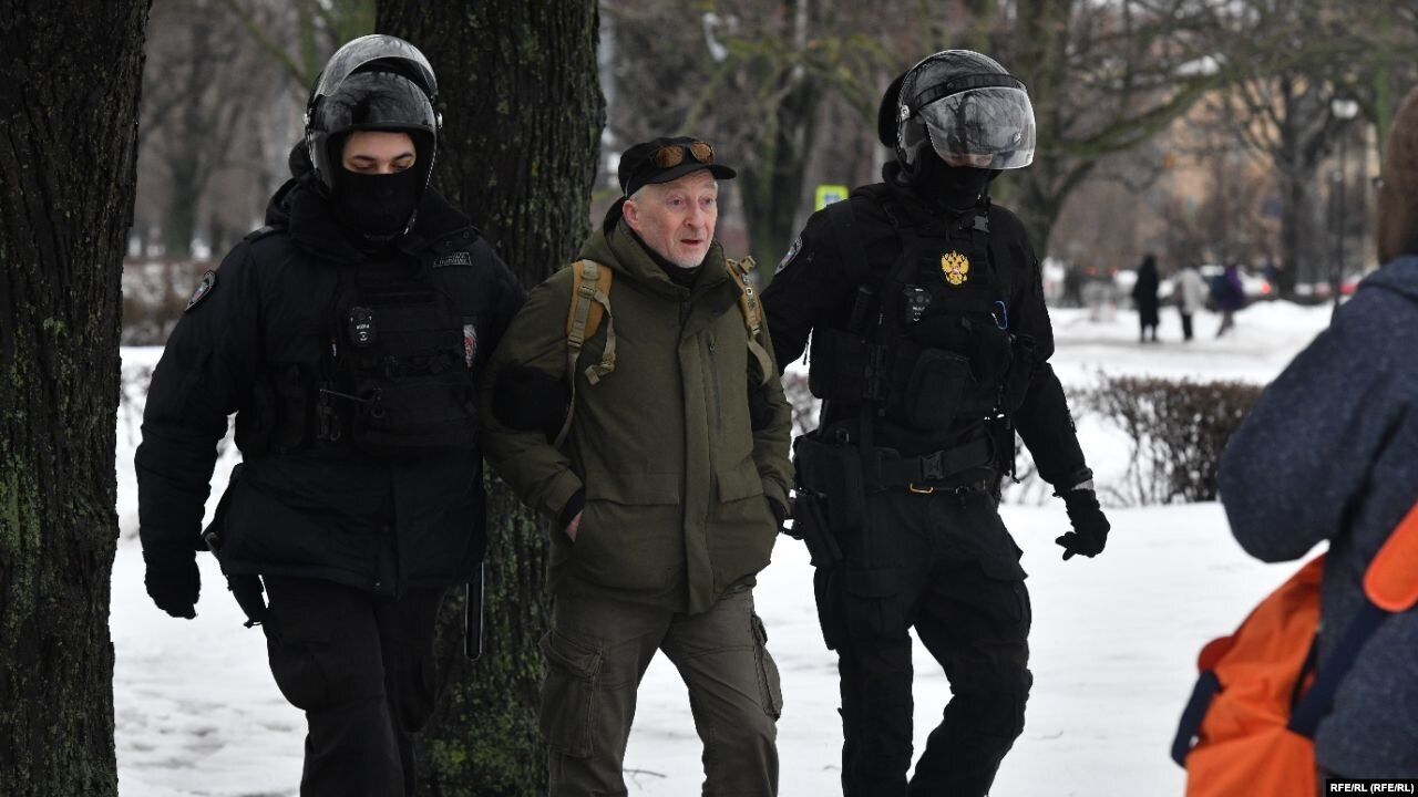 В России на акциях протеста против войны в Украине задержали 50 активистов. Фото