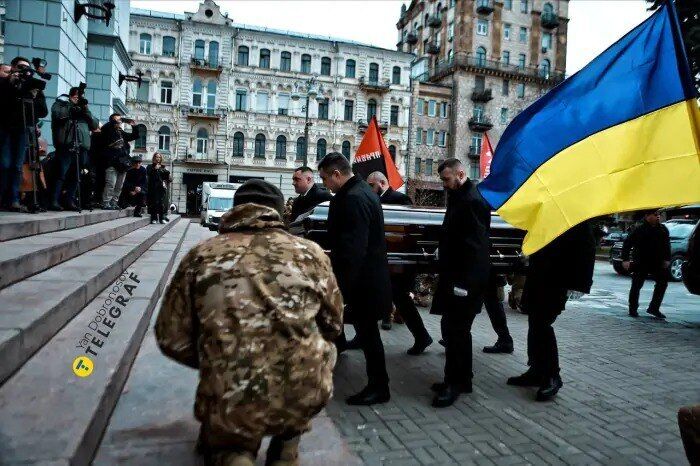 Последний путь героя: в Киеве попрощались с борцом за независимость Украины Степаном Хмарой