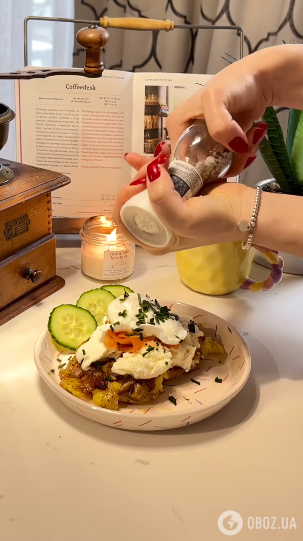 Яйце пашот на картопляній вафлі: чим здивувати свою другу половинку зранку