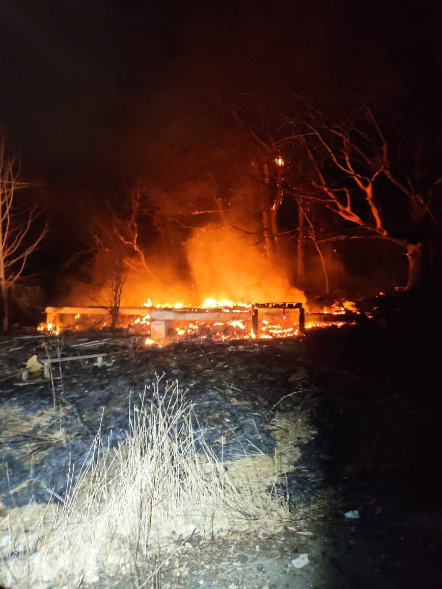 Оккупанты запустили баллистику по Харькову и ударили по области: есть разрушения, возник пожар. Фото