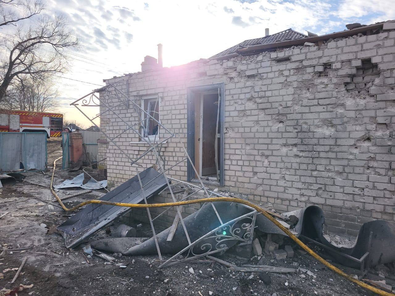 Оккупанты запустили баллистику по Харькову и ударили по области: есть разрушения, возник пожар. Фото