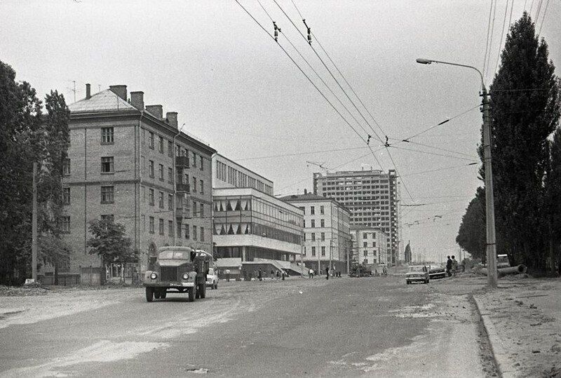 Без заторів: у мережі показали, який вигляд мали вулиці Києва у 1960-х роках. Архівні фото