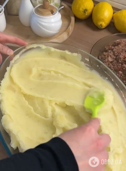 Дуже ситно та бюджетно: як приготувати смачну запіканку з картопляного пюре на обід