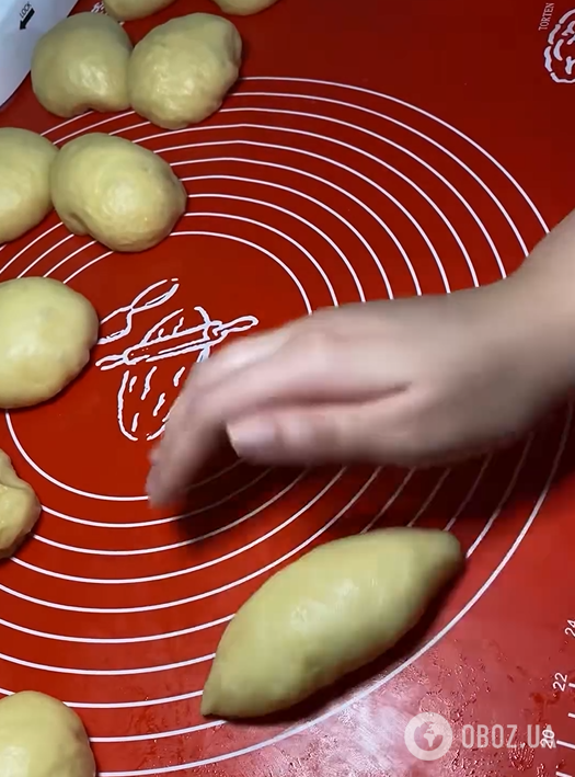 Ідеальне м'яке тісто ''Водолаз'' для запечених пиріжків: для чого його занурювати у воду