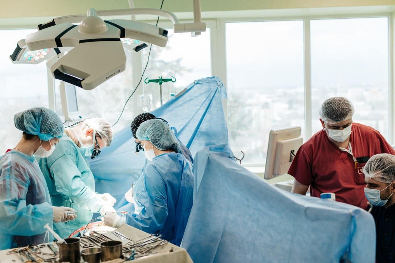 Сердце извлекли из грудной клетки: в Тернополе провели уникальную операцию украинскому военному. Фото