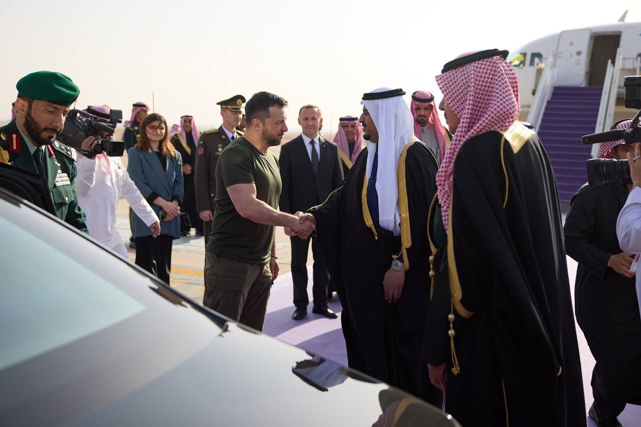 Зеленский прибыл в Саудовскую Аравию: подробности визита. Фото и видео