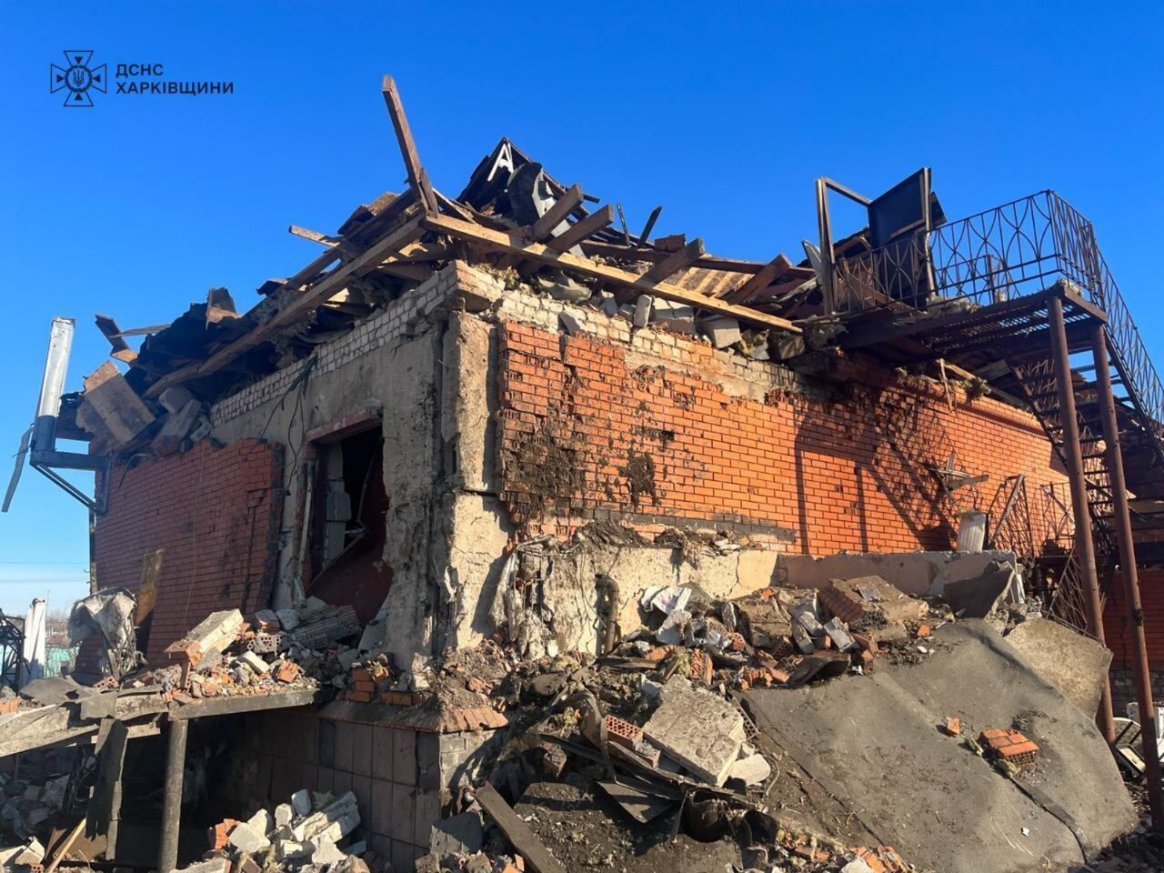  Окупанти вдарили КАБами по Куп'янську, зруйновано кафе і церкву: серед загиблих – пастор. Фото