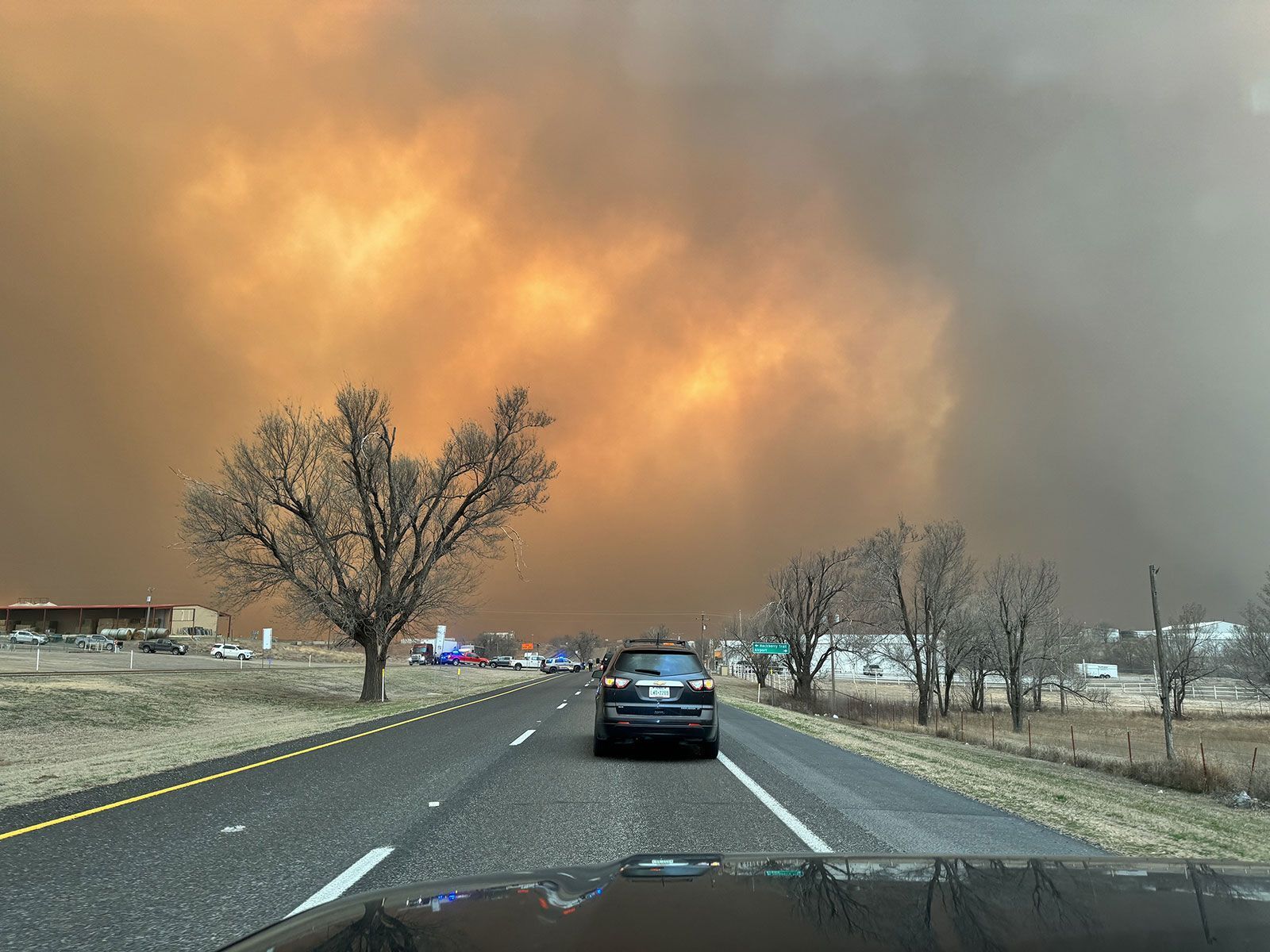 В Техасе бушуют мощные лесные пожары, людей эвакуируют: остановил работу завод по сборке ядерного оружия. Фото и видео