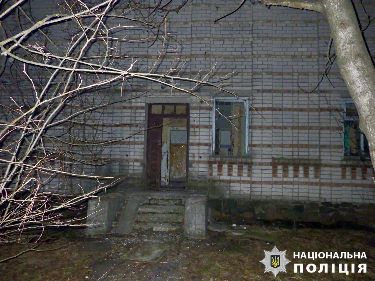 На Київщині в закинутій будівлі виявили тіло підлітка: подробиці трагедії. Фото