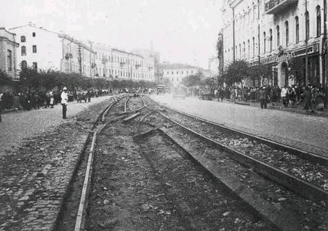 В сети показали, как уничтожали трамвайную линию на Крещатике в Киеве в конце 1930-х годов. Архивные фото