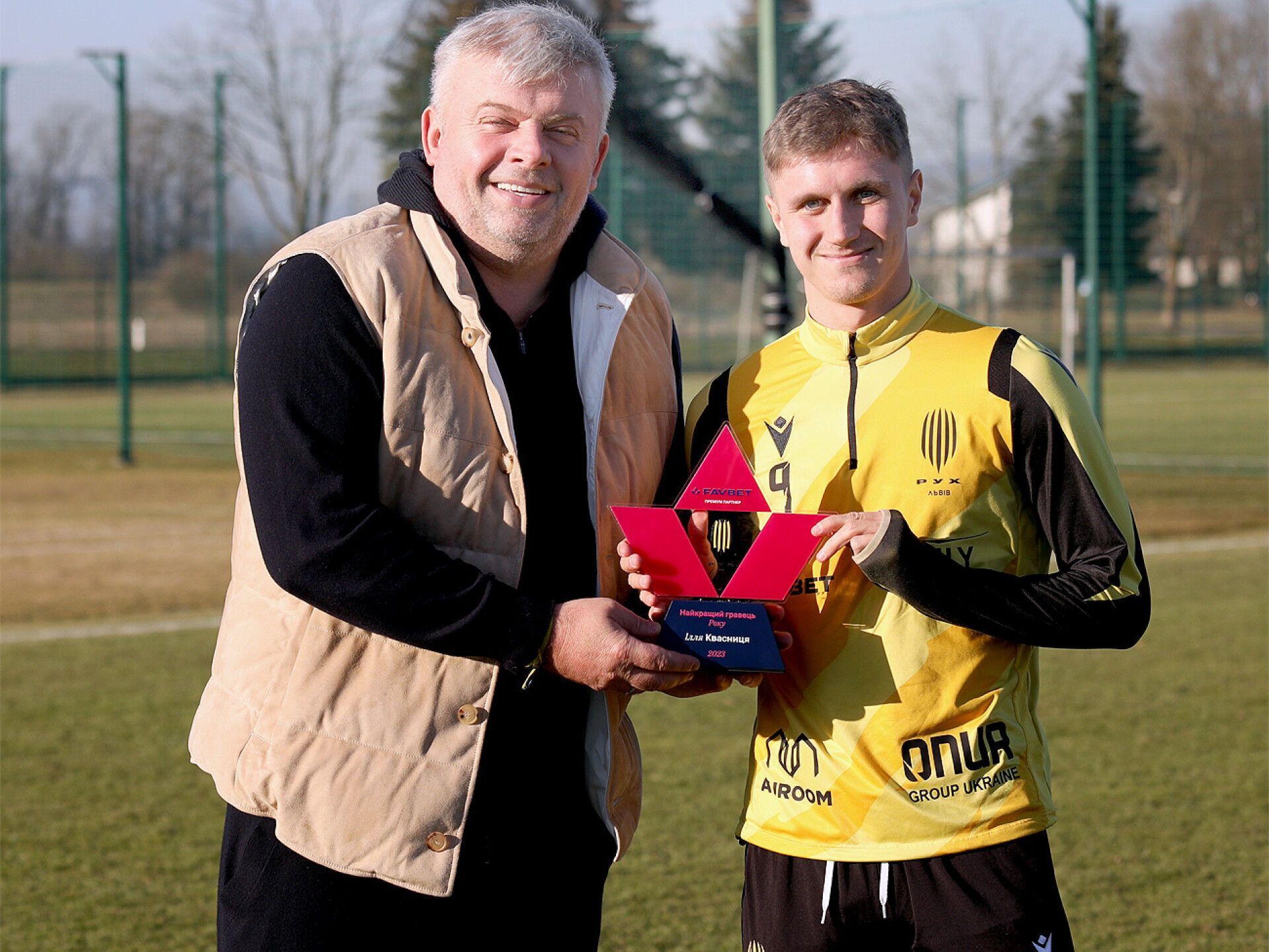 Григорий Козловский вручил награду лучшему игроку "Руха"