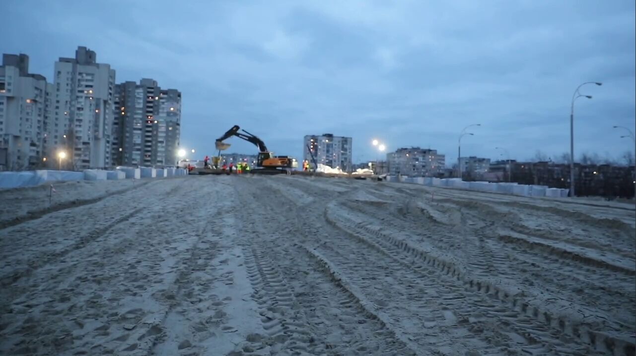 Существенно разгрузит движение по Оболони: Кличко показал, как строят новый путепровод в Киеве. Видео