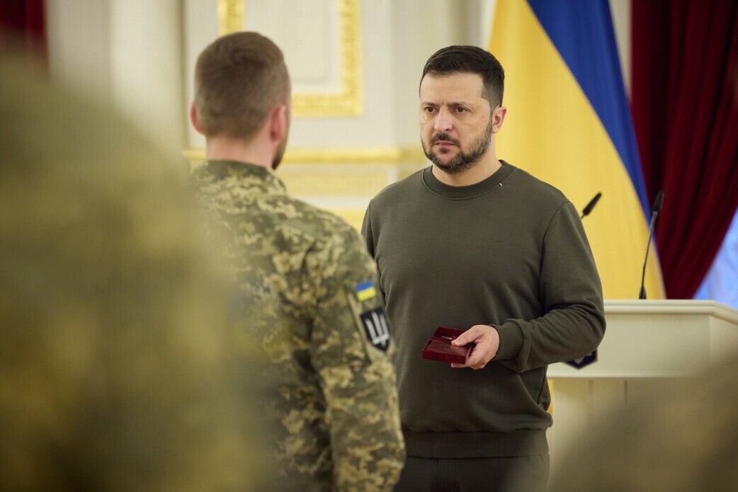 Зеленский вручил высокие госнаграды военным ГУР за особые достижения на спецзаданиях