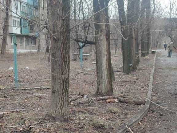Оккупанты обстреляли из артиллерии жилые дома в Торецке Донецкой области: есть погибший и раненые