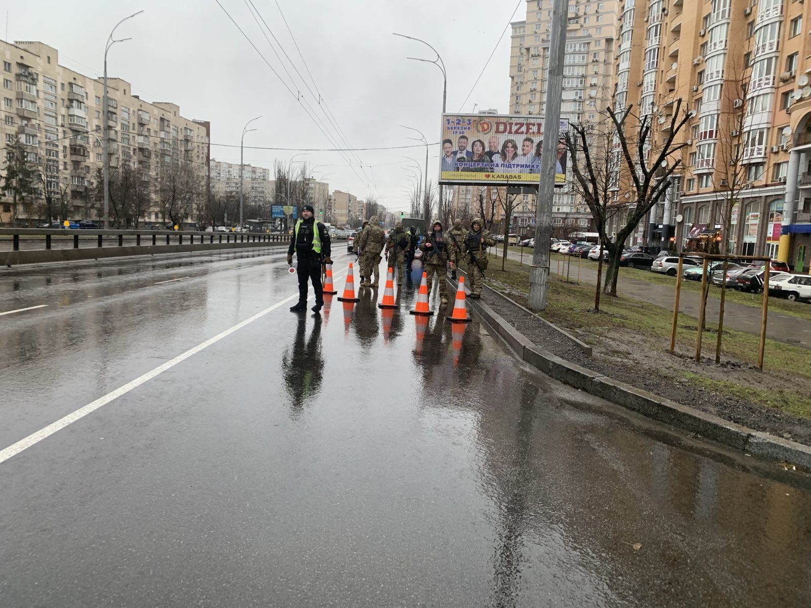У Києві на Оболоні помітили нові блокпости: в ТЦК дали пояснення. Фото