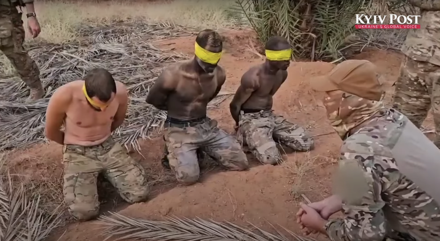 У Судані українські спецпризначенці ГУР взяли в полон "вагнерівця". Відео допиту