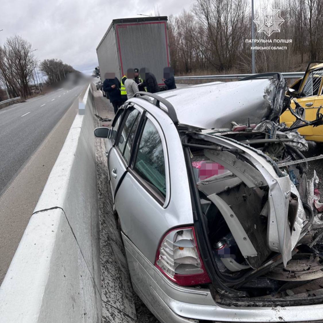 Водій вантажівки задрімав за кермом: на Київщині сталась аварія за участі 5 авто. Фото