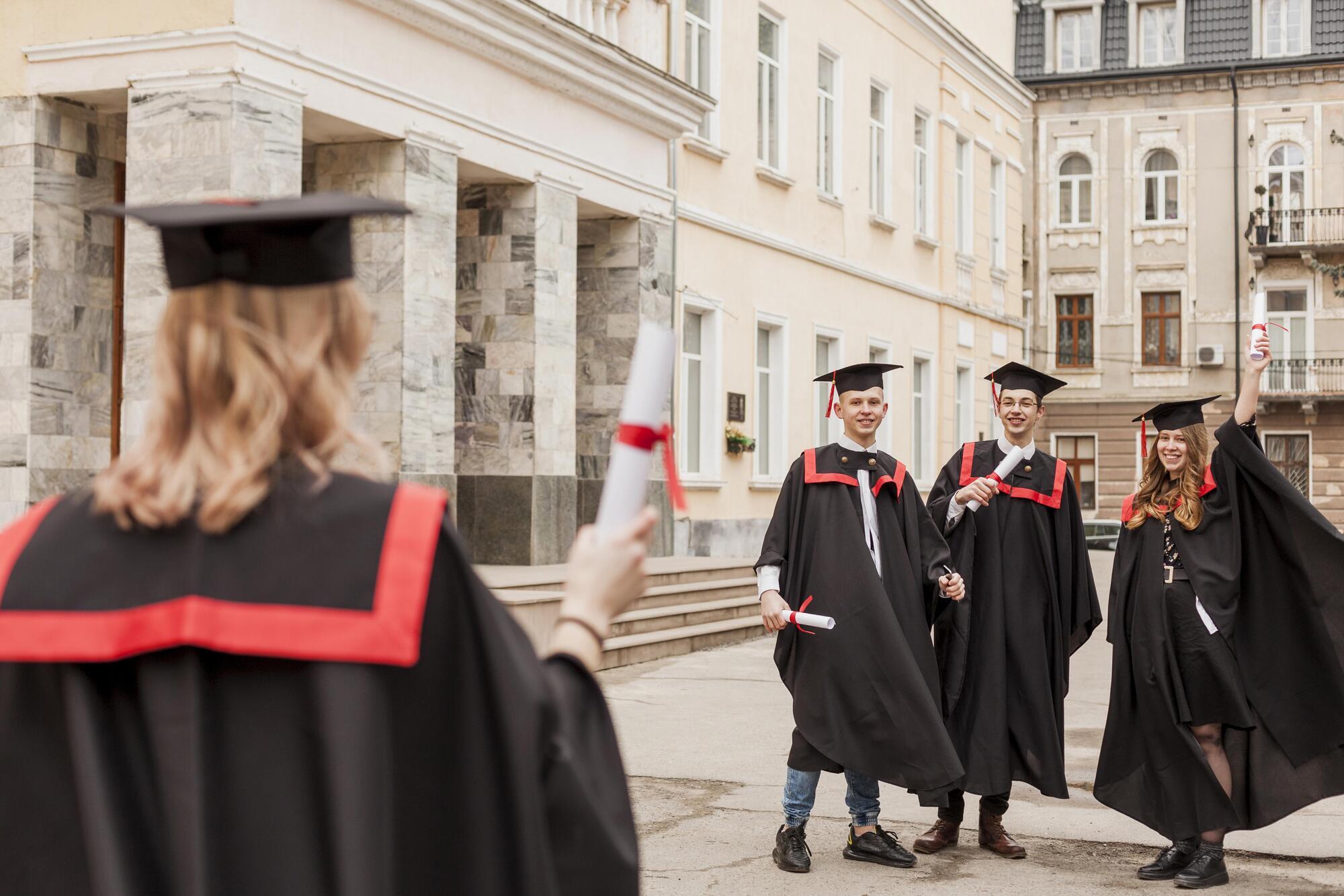 Понад 80% випускників вишів в Україні не працюють за спеціальністю: як гранти на освіту виправлять ситуацію