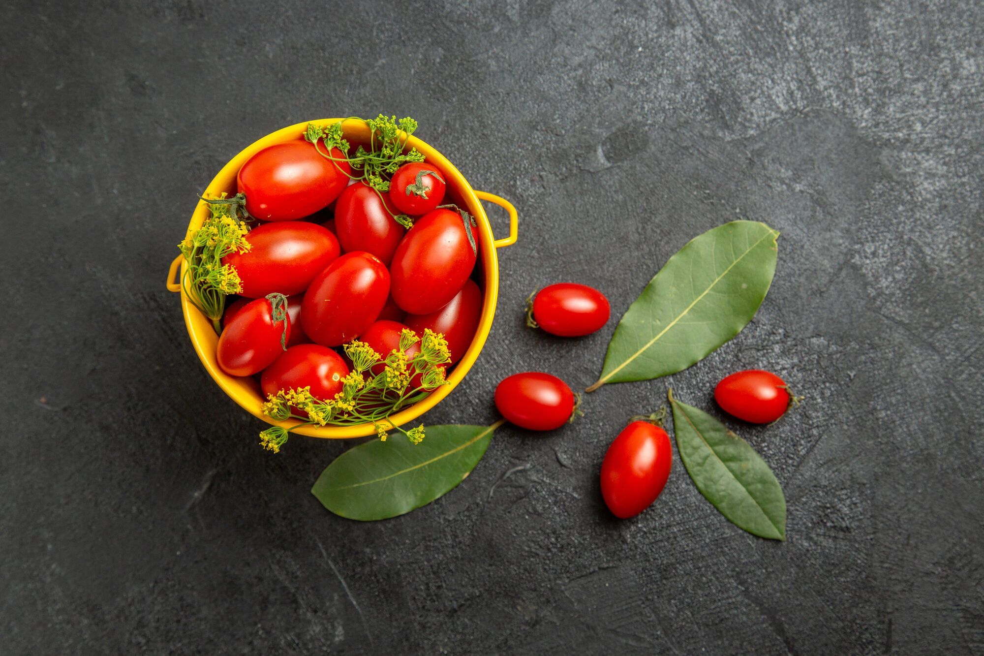 Які помідори можна консервувати, а від яких краще відмовитись: секрети для господинь