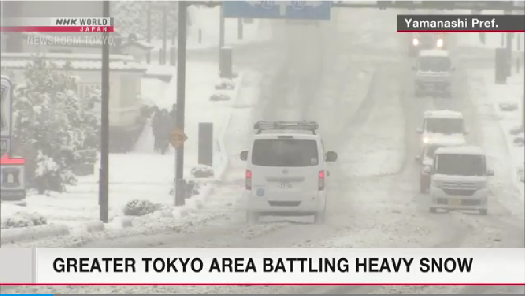 Світ страждає від погодних катаклізмів: Каліфорнію топить, Японію замітає снігом. Фото і відео