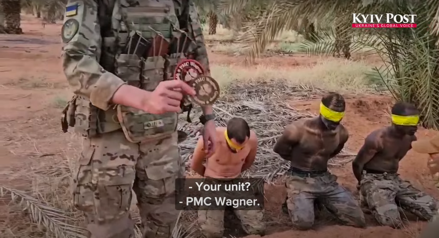 У Судані українські спецпризначенці ГУР взяли в полон "вагнерівця". Відео допиту