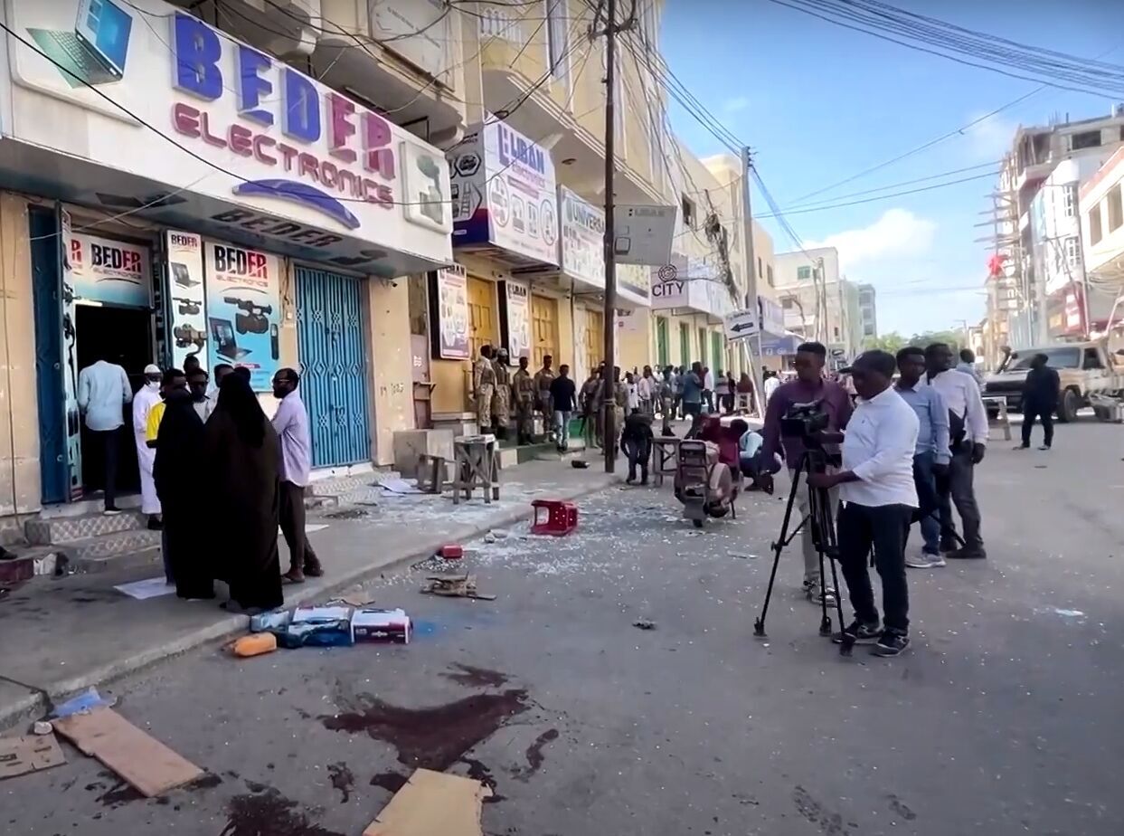 В столице Сомали прогремели несколько взрывов: по меньшей мере десять человек погибли