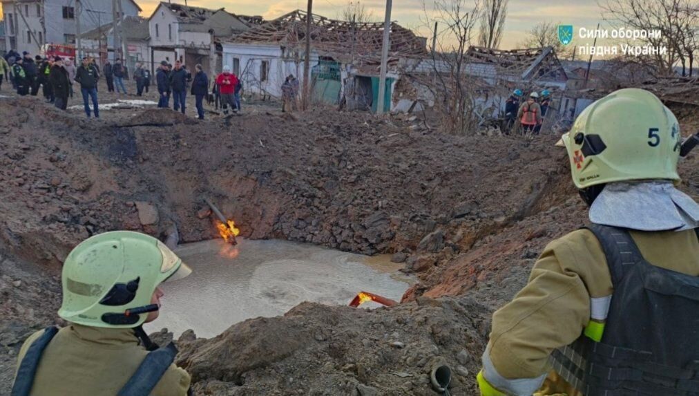 Окупанти атакували Миколаїв ракетами і дронами: є загиблий, загорівся підземний газопровід. Фото і відео