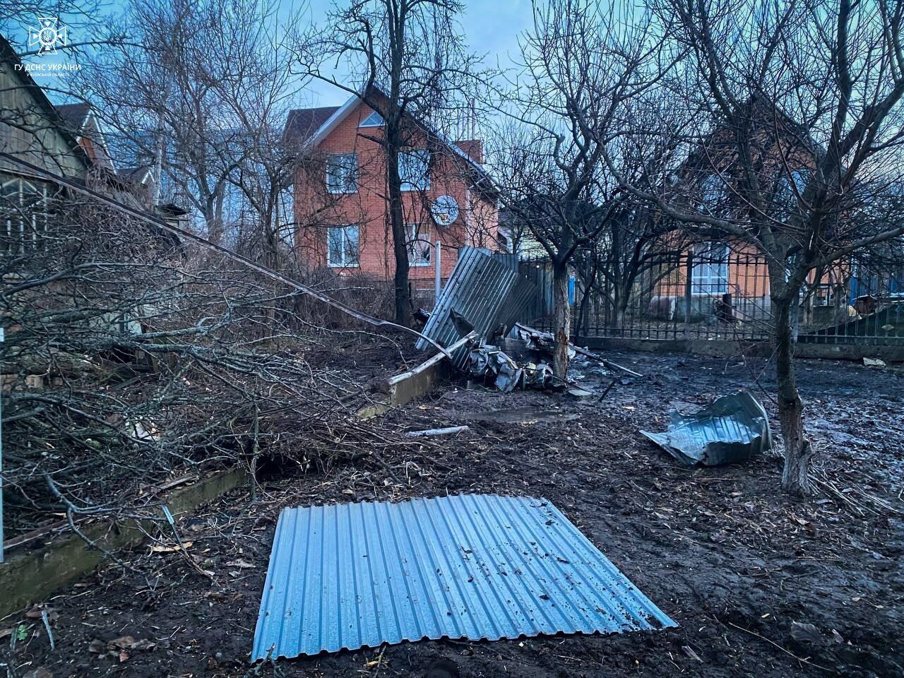 Повреждены жилые дома, есть пострадавшие: последствия ракетной атаки на Киевщину 7 февраля. Фото и видео