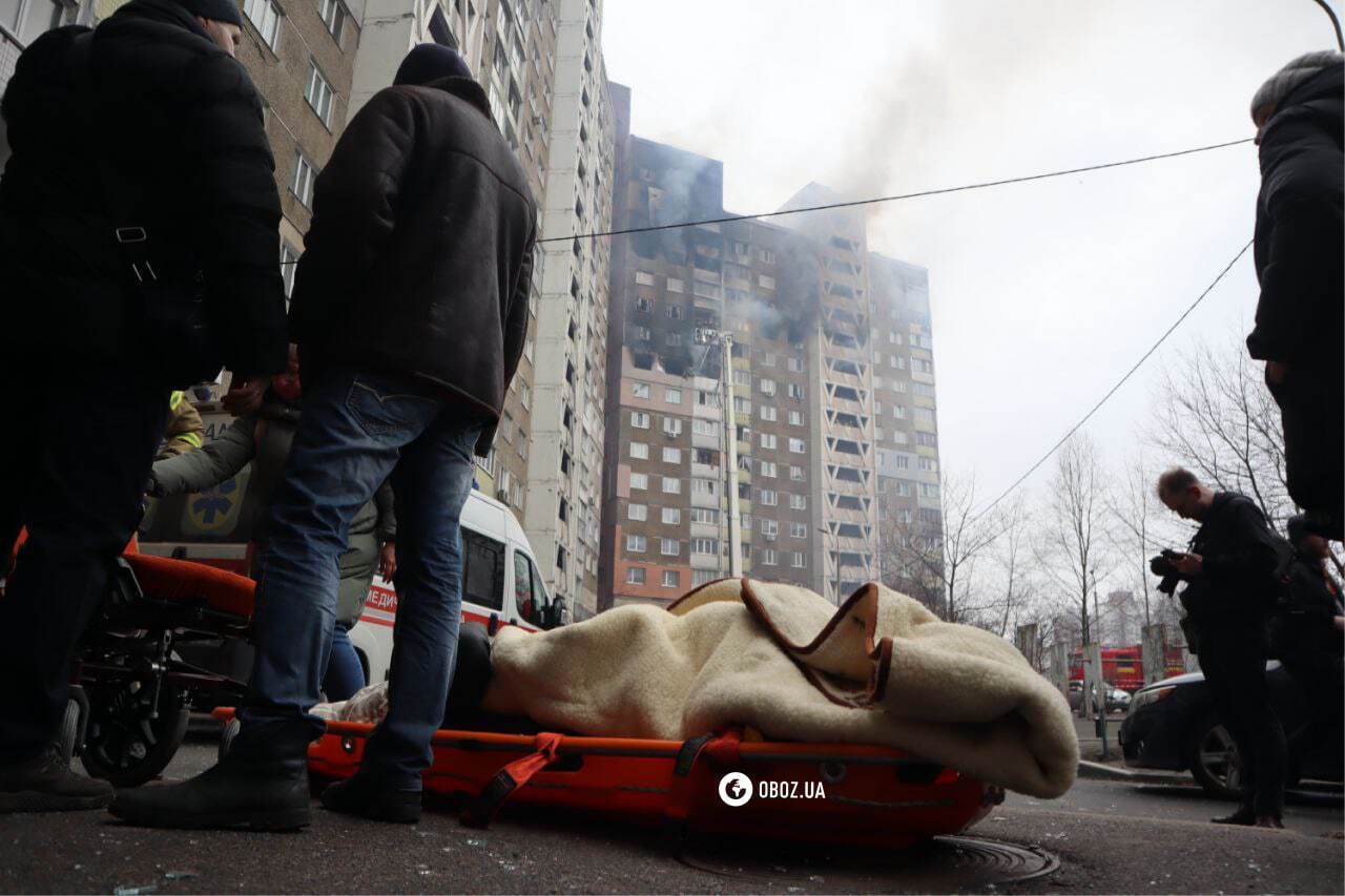 Квартири вигоріли вщент, під завалами ще можуть бути люди: наслідки ракетної атаки по будинку в Києві. Фото і відео