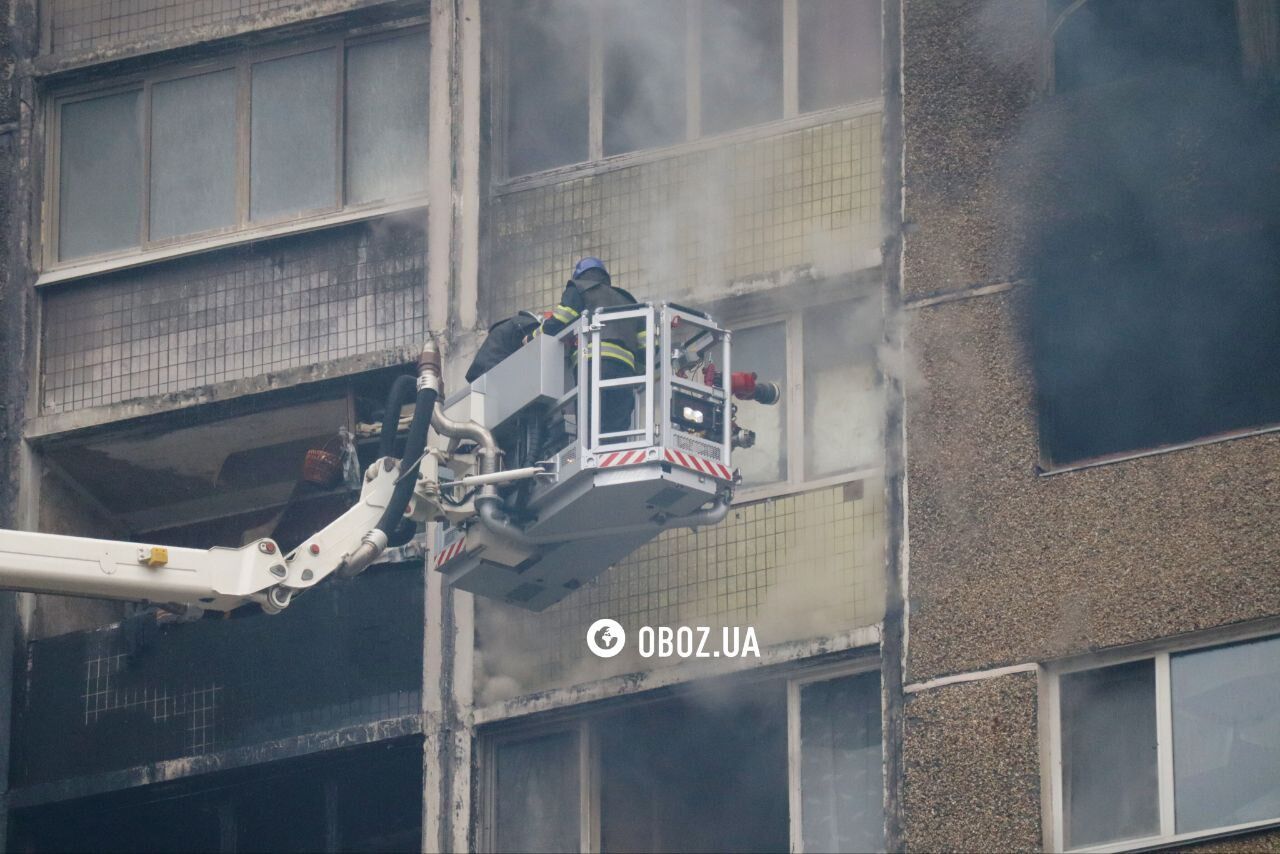 Квартиры выгорели дотла, под завалами еще могут быть люди: последствия ракетной атаки по дому в Киеве. Фото и видео