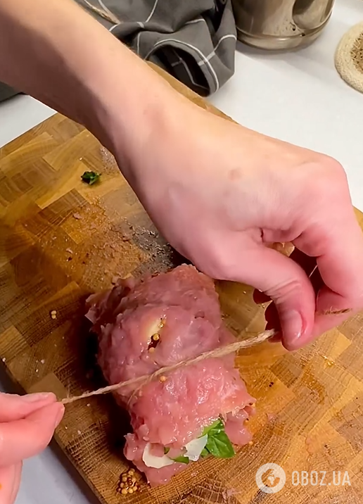 Вкуснее отбивных: как приготовить сочные мясные рулетики с начинкой
