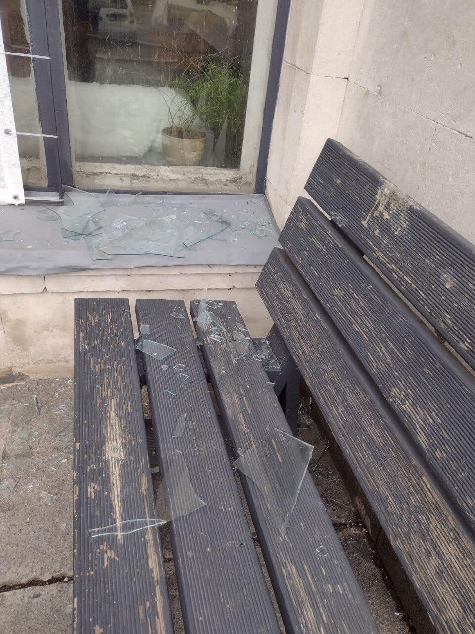 Ущерб не менее чем на 300 тыс. грн: в Киеве в результате ракетных обстрелов пострадали павильоны ВДНХ. Фото