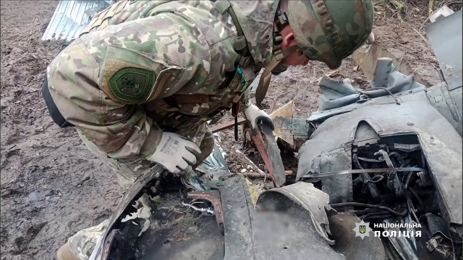 Содержала около 250 кг взрывчатки: на Киевщине во дворе дома нашли боевую часть российской ракеты. Видео