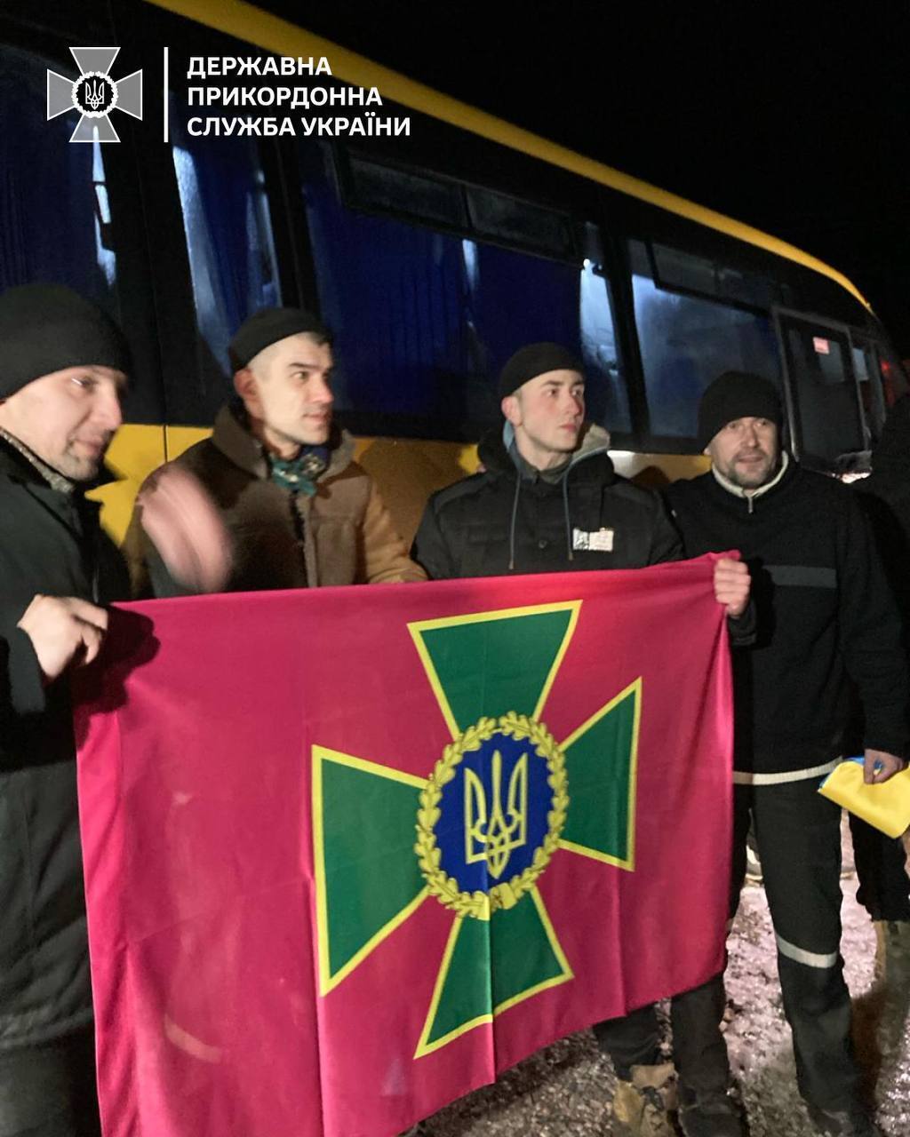 Еще 100 украинцев дома: Украина вернула из плена своих защитников. Фото, видео