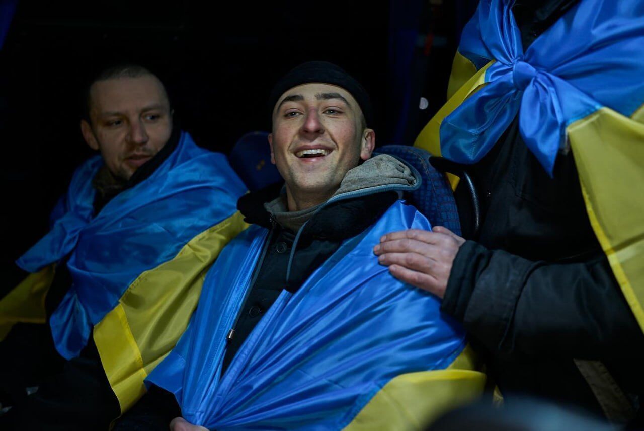 Ще 100 українців удома: Україна повернула з полону своїх захисників. Фото, відео
