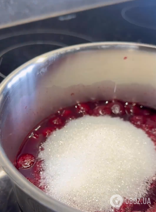 Елементарний йогуртовий чізкейк з ягодами: випікати не доведеться